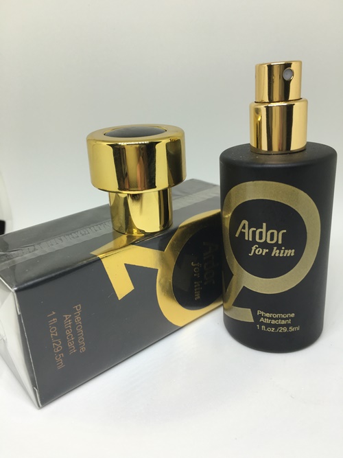 Thành phần hương thơm chính của Ardor cùng với pheromone và các thành phần thảo dược khác tạo nên hương thơm lan tỏa mạnh mẽ và tăng tiết nội tiết. Nó kích thích các yếu tố, đối tác tình dục, quyến rũ họ và làm cho họ khó khăn với ít nỗ lực hơn. Để họ có thể kiểm soát được ham muốn của bản thân.