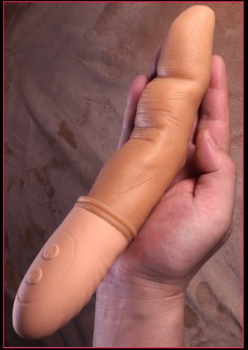 Mô tả dương vật giả ngón tay Long Love Kato tạo nhiệt: Toàn bộ phần thân ngón tay tiếp xúc trực tiếp với vùng kín phụ nữ được làm từ chất liệu silicon TPR cao cấp, chất liệu này mềm mại, không mùi, không độc hại và không gây dị ứng cho người sử dụng. Tay cầm có bộ điều khiển bằng nhựa ABS 2 nút an toàn giúp bạn dễ dàng cài đặt chế độ kích thích chỉ với một nút bấm. Các khớp xương hoạt động linh hoạt mang lại cảm giác cho người sử dụng. Nó được sử dụng để đẩy và kích thích. Ngón tay giả được sử dụng công nghệ sưởi ấm thông minh 40 độ. Nhiệt độ an toàn cho cơ thể người dùng và cho cảm giác thật nhất! Với động cơ mạnh mẽ cùng với 5 kiểu rung kích thích từ mềm đến mạnh được lập trình sẵn, bạn có thể trải nghiệm cảm giác rạo rực từ mơn trớn từ mềm mại đến mãnh liệt đến cực khoái. Đồ chơi có chức năng như một chiếc máy rung AV cho bé gái với 5 tốc độ rung móc âm đạo giúp kích thích và tạo khoái cảm. Ngón tay silicon làm nóng như dương vật giả cong kích thích điểm G, âm vật gợi tình cho bạn nữ thủ dâm. Nếu bạn có nhu cầu mua dương vật giả kích thích bộ phận sinh dục nữ có rung Jiuai chính gốc thì hãy đến với Sextoy đồ chơi tình dục tại Hà Nội của chúng tôi. Nếu bạn ngại đến cửa hàng hoặc một nơi nào đó ở Việt Nam, bạn có thể mua trực tiếp bộ phận giả ngón tay sưởi ấm trực tuyến từ trang web của chúng tôi. Sản phẩm đẹp, chất lượng cao. Là một trong những sản phẩm chất lượng cao với không gian riêng tư vô cùng hứng khởi cho các chị em. Bạn có thể sử dụng dụng cụ tình dục đa năng như một món quà ý nghĩa cho người yêu, bạn bè, người thân của mình trong một dịp đặc biệt! Tại thời điểm giao hàng, sản phẩm luôn được kiểm tra chất lượng cẩn thận và được đóng gói trong hộp kín hoặc túi đen, không có thông tin về sản phẩm cũng như người bán. Bảo mật thông tin khách hàng là yếu tố quan trọng hàng đầu của chúng tôi!